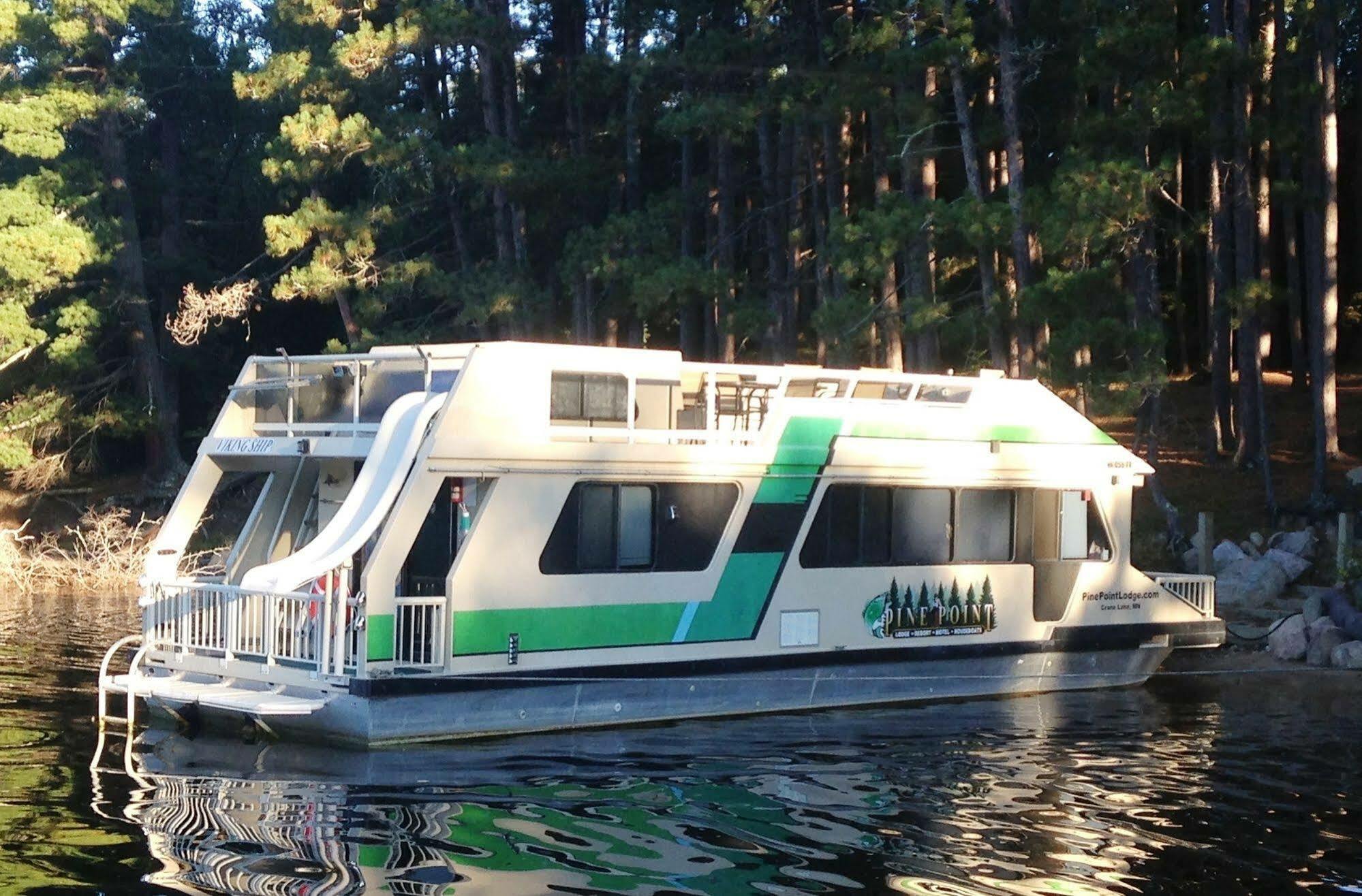 Pine Point Lodge Resort & Motel Crane Lake エクステリア 写真
