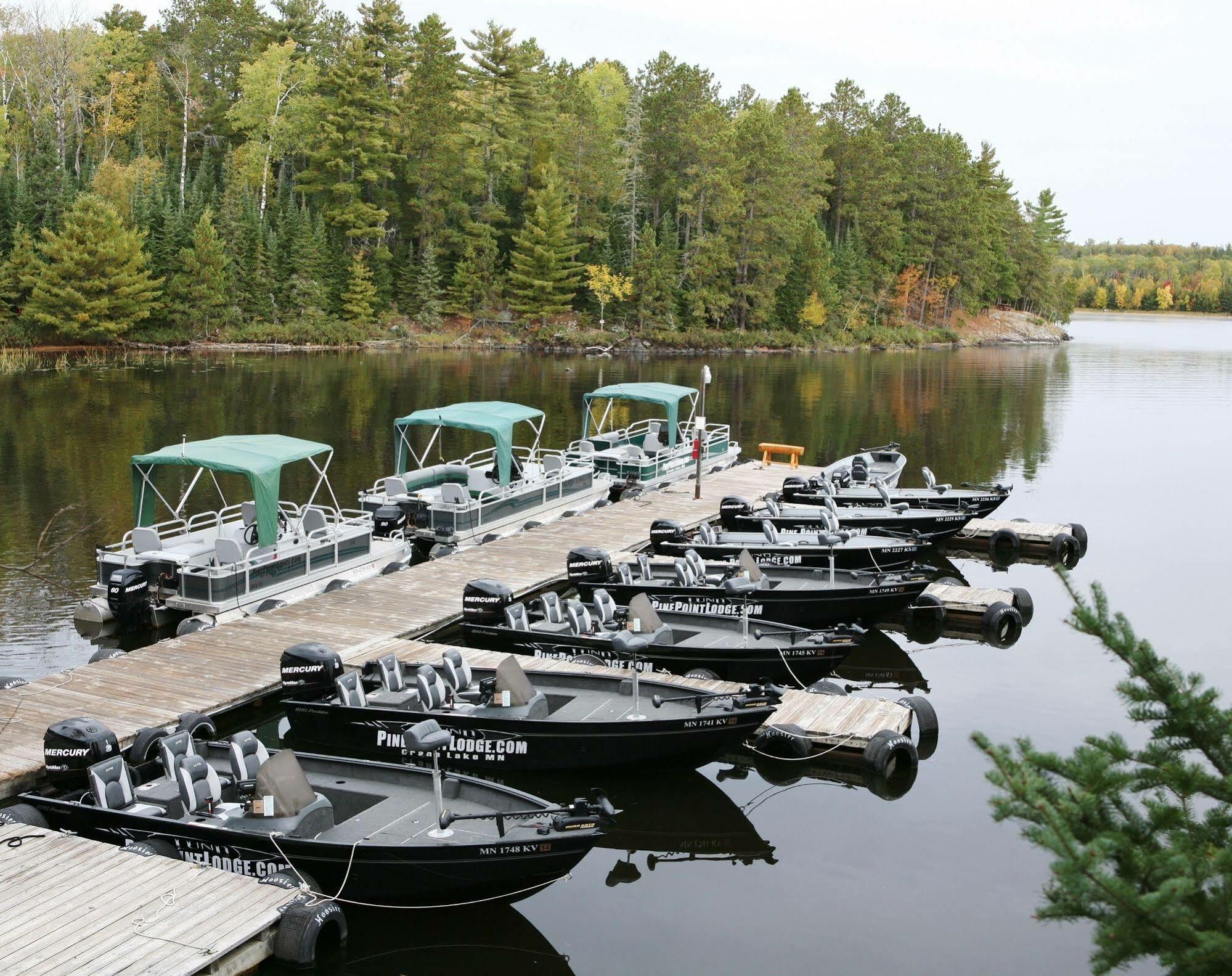 Pine Point Lodge Resort & Motel Crane Lake エクステリア 写真