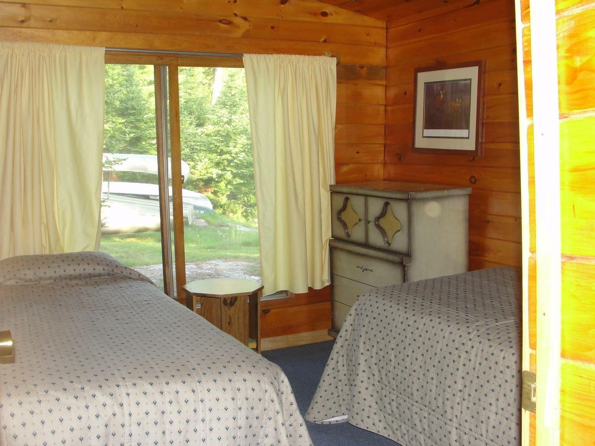 Pine Point Lodge Resort & Motel Crane Lake エクステリア 写真