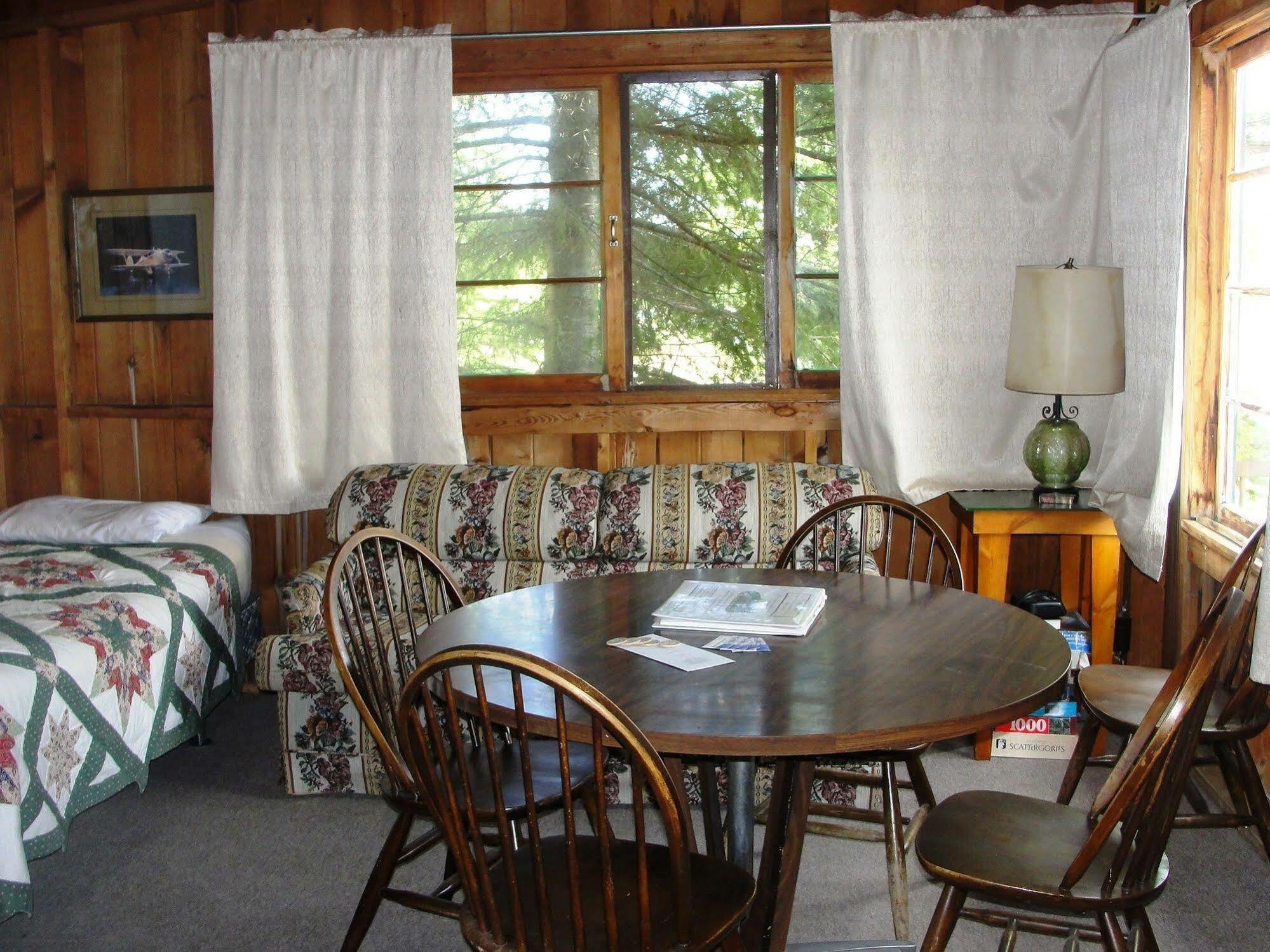 Pine Point Lodge Resort & Motel Crane Lake エクステリア 写真