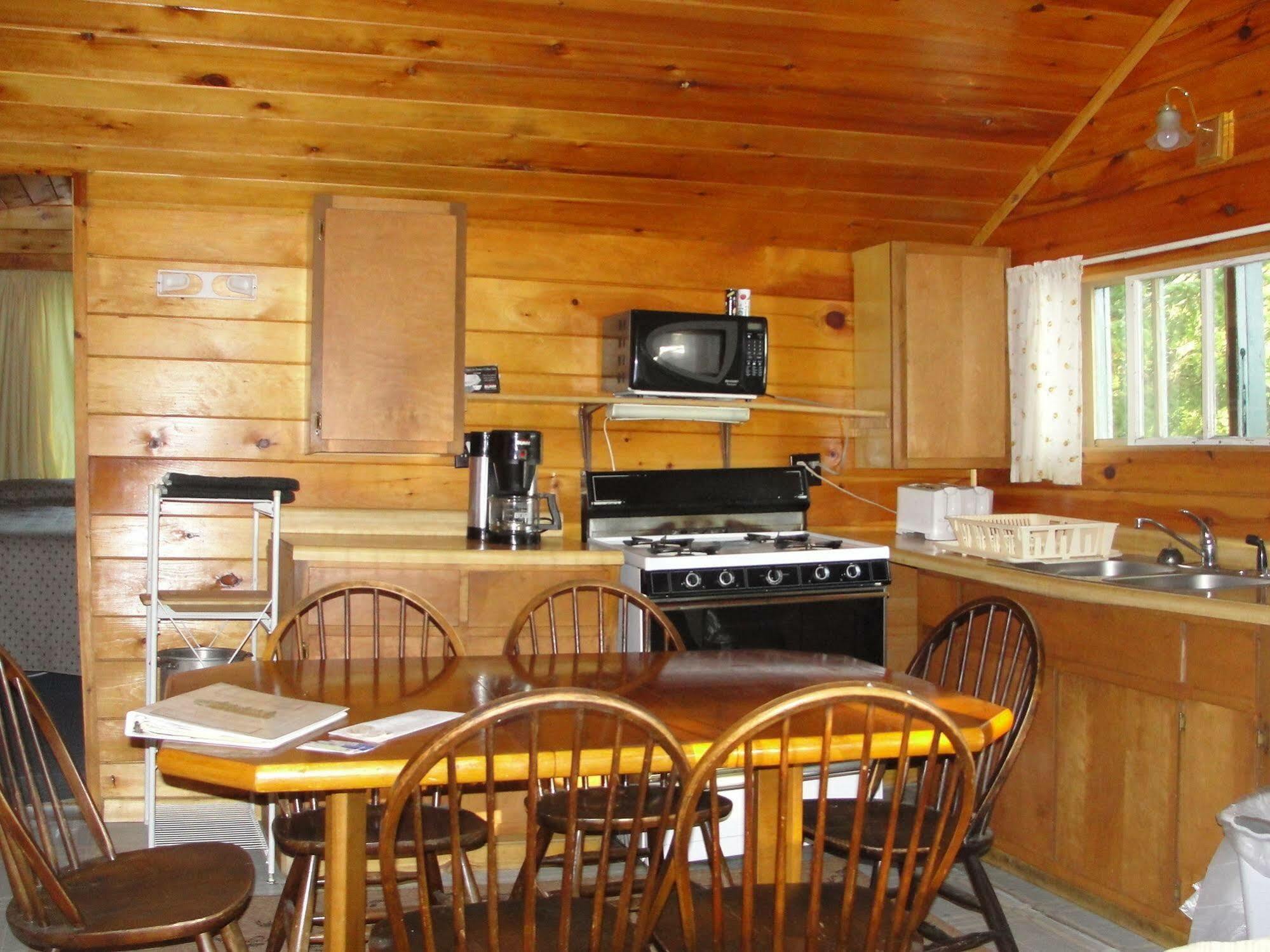 Pine Point Lodge Resort & Motel Crane Lake エクステリア 写真